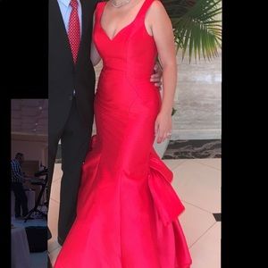 Amazing dress, great for wedding! Size 10